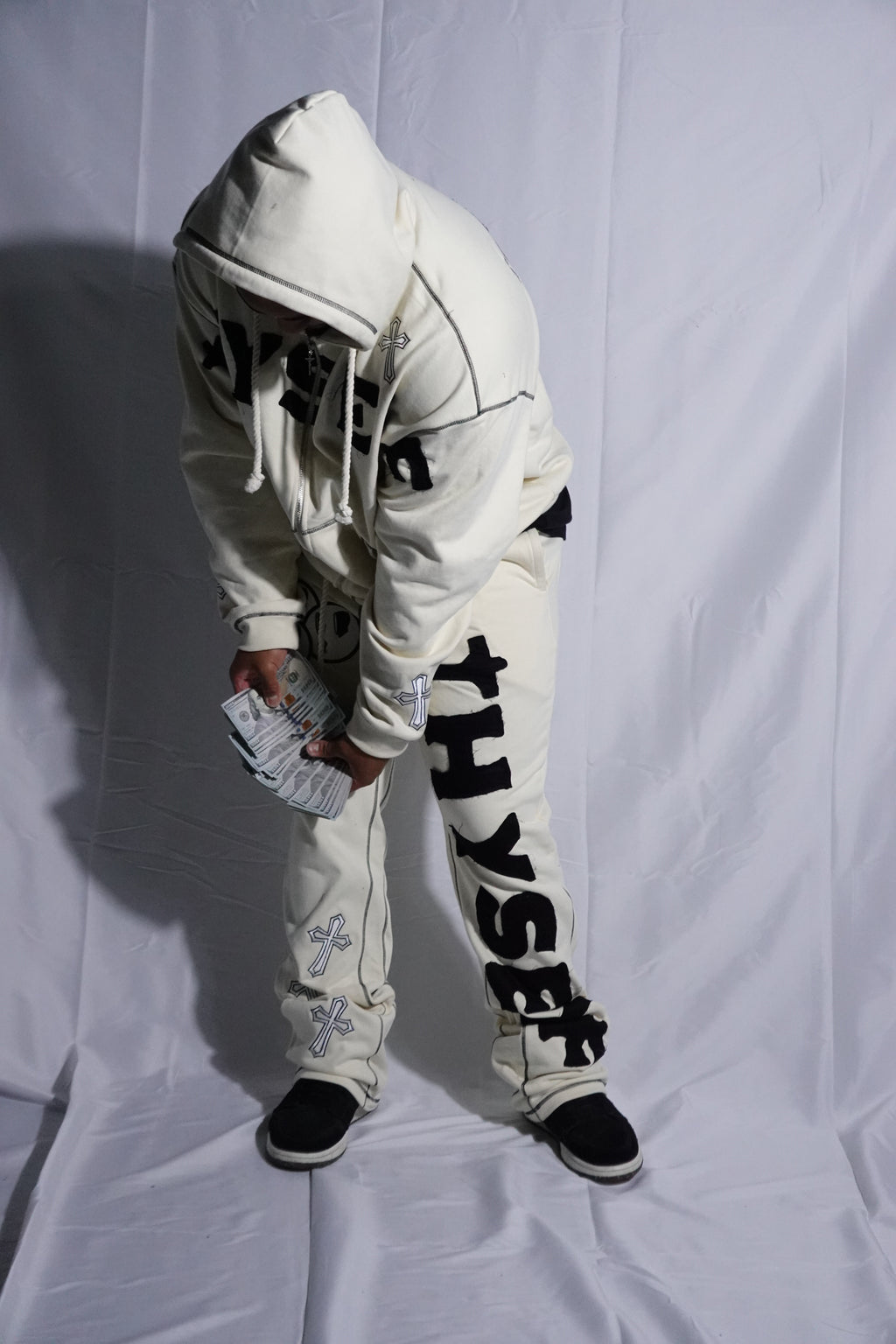 INTHYSELF ORIGINAL OFFWHITE ZIPUP