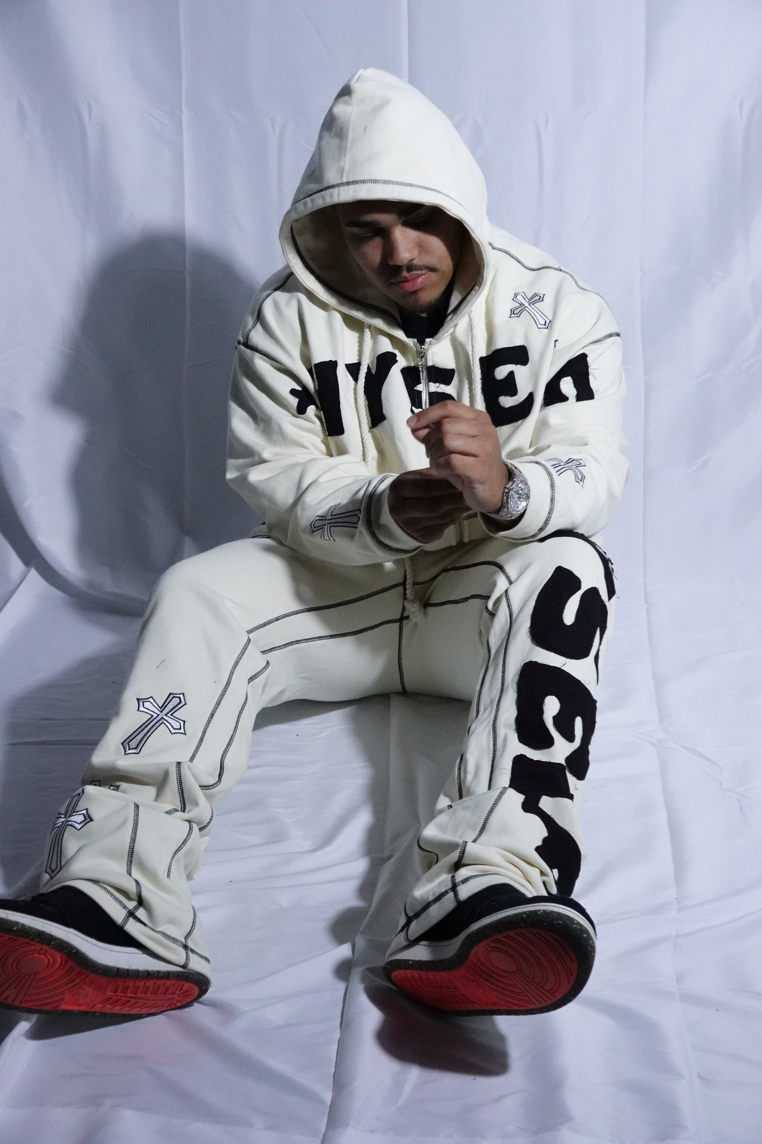 INTHYSELF ORIGINAL OFFWHITE ZIPUP