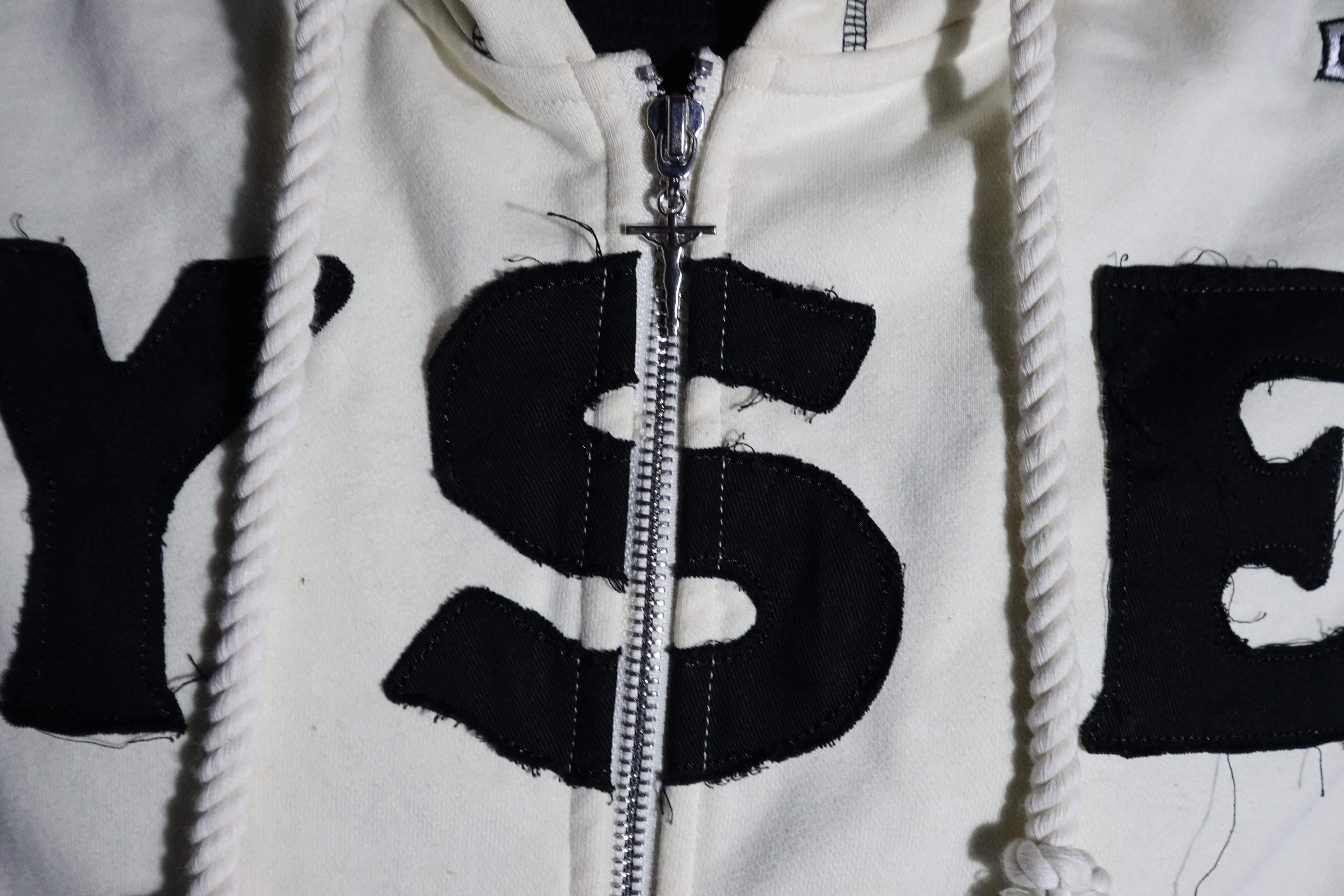 INTHYSELF ORIGINAL OFFWHITE ZIPUP